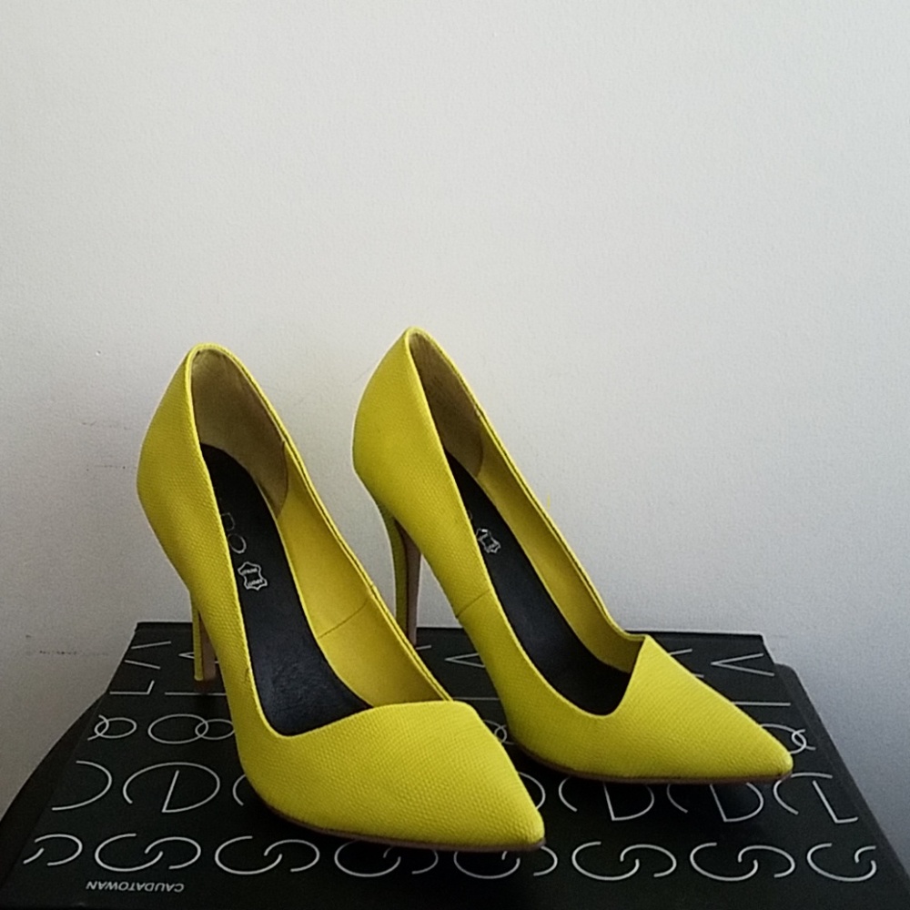 ALDO Neon Yellow Pumps Sz 6.5